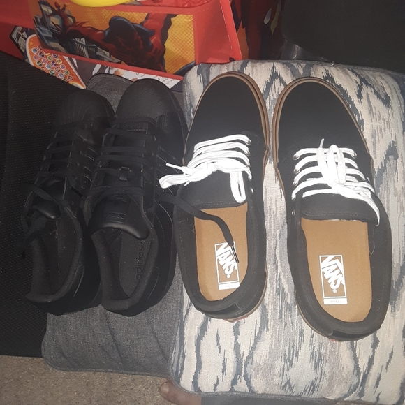 Shoes - Picture 4 of 4